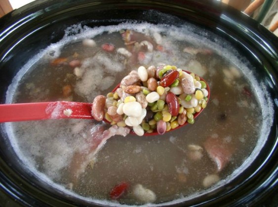 Crockpot 15 Bean Soup - haphazardhomemaker.com